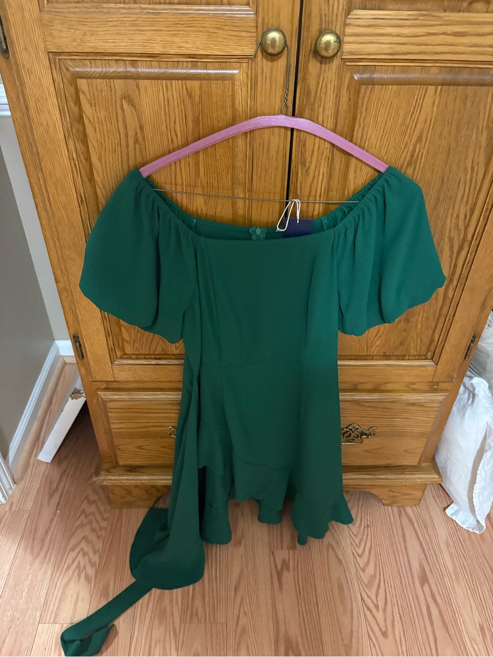 Off-Shoulder Emerald Green Mini Dress - Elegant Evening Style
